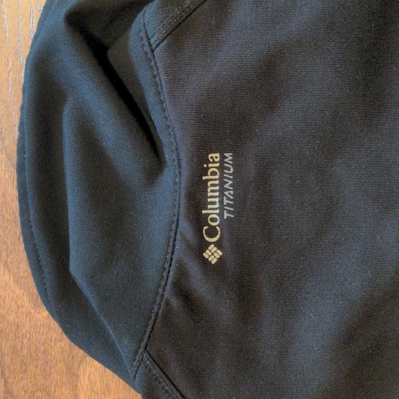 Columbia Titanium Black Zip Up Vest Omni Dry - Picture 6 of 8
